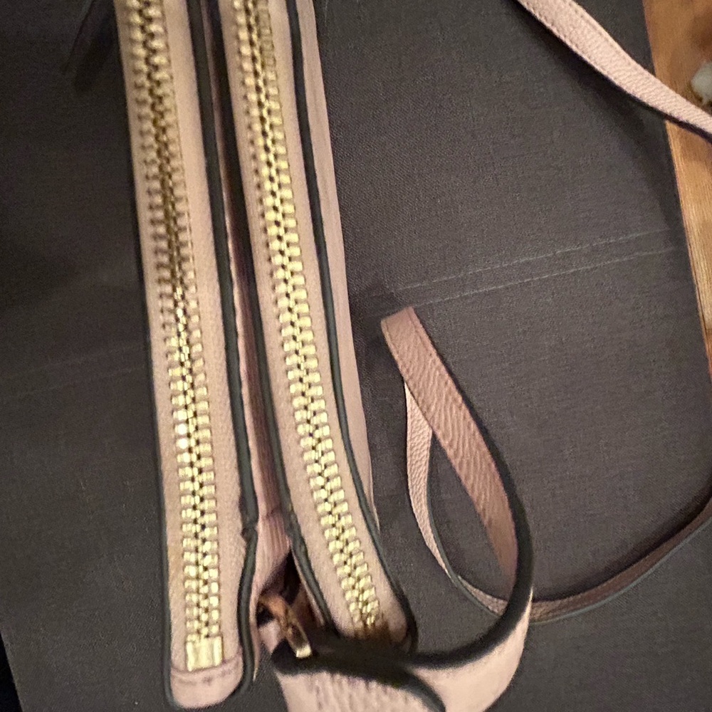 Vince Camuto Cream Crossbody Bag with Sleek Design - Picture 3 of 13